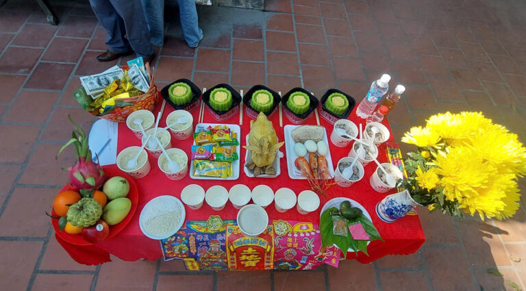 MÂM CÚNG ĐỘNG THỔ