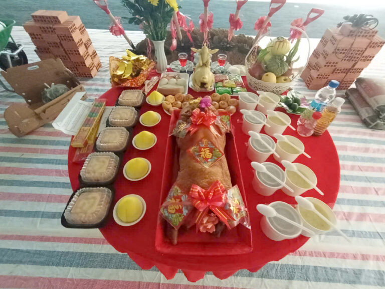 MÂM CÚNG ĐỘNG THỔ