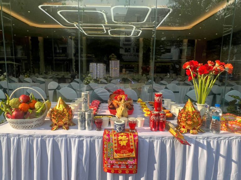 MÂM CÚNG TỔ NGHỀ