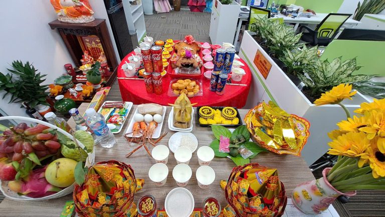MÂM CÚNG TỔ NGHỀ