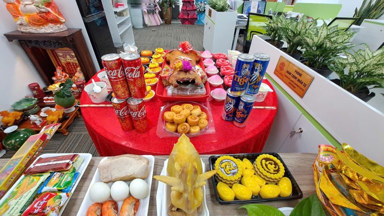MÂM CÚNG TỔ NGHỀ